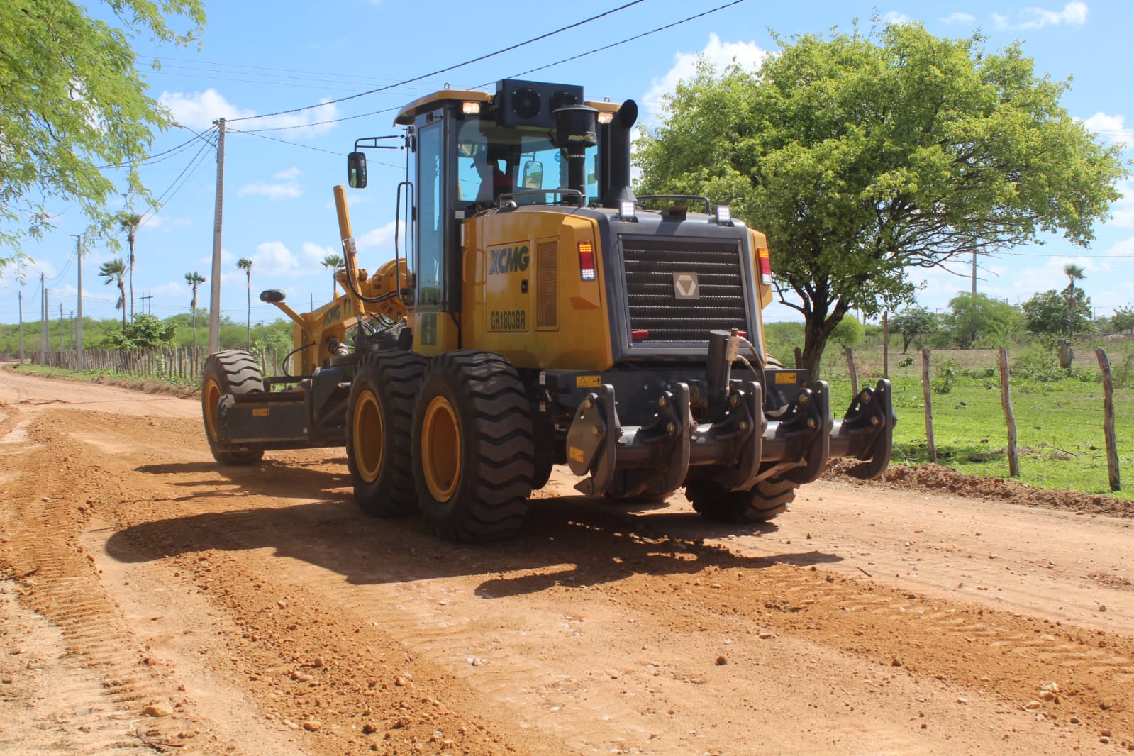 Prefeitura realiza recuperação de estradas rurais de Mossoró