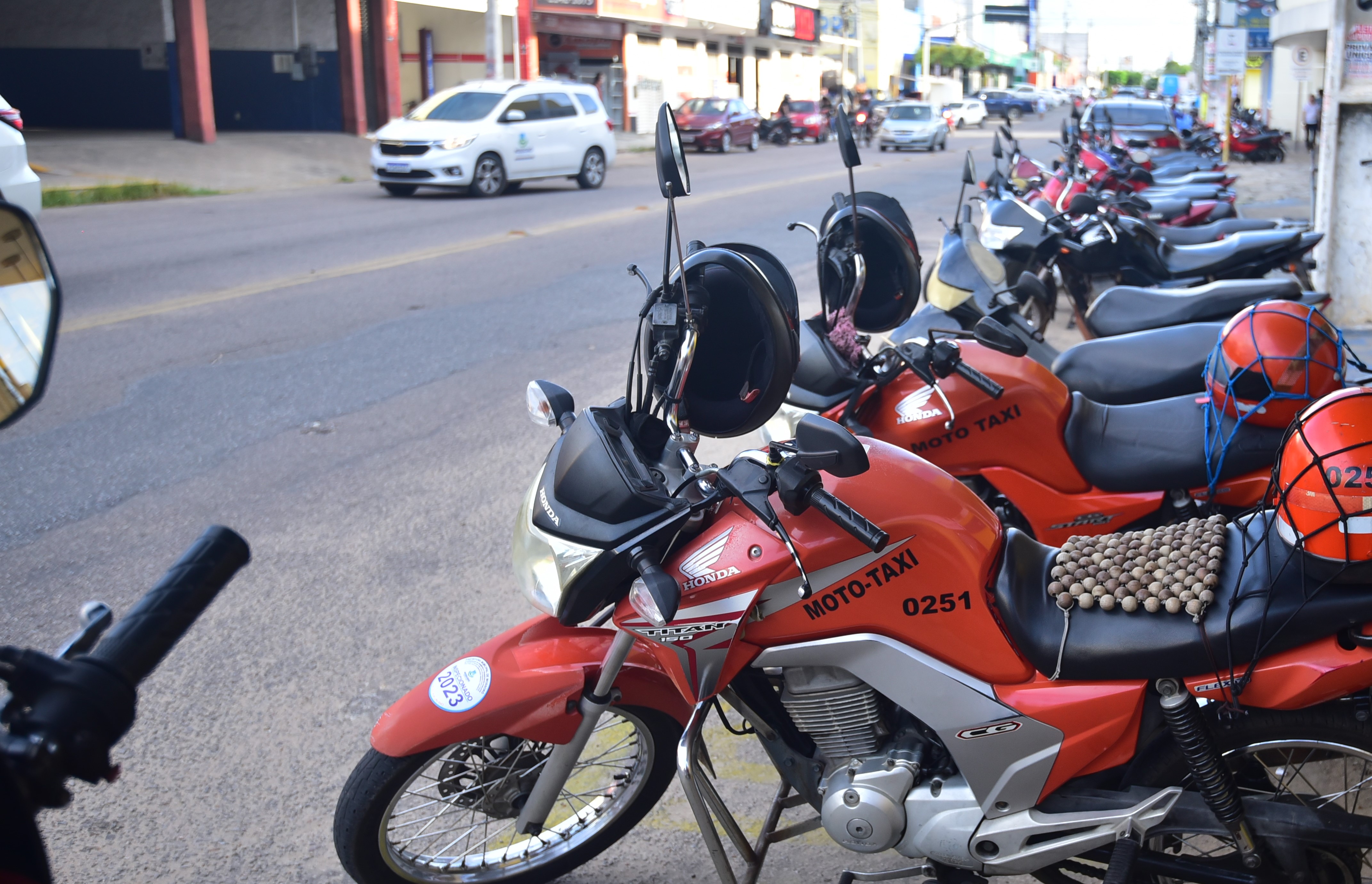 Prefeitura realiza nesta sexta-feira encontro com mototaxistas para entrega de coletes e anúncios à categoria