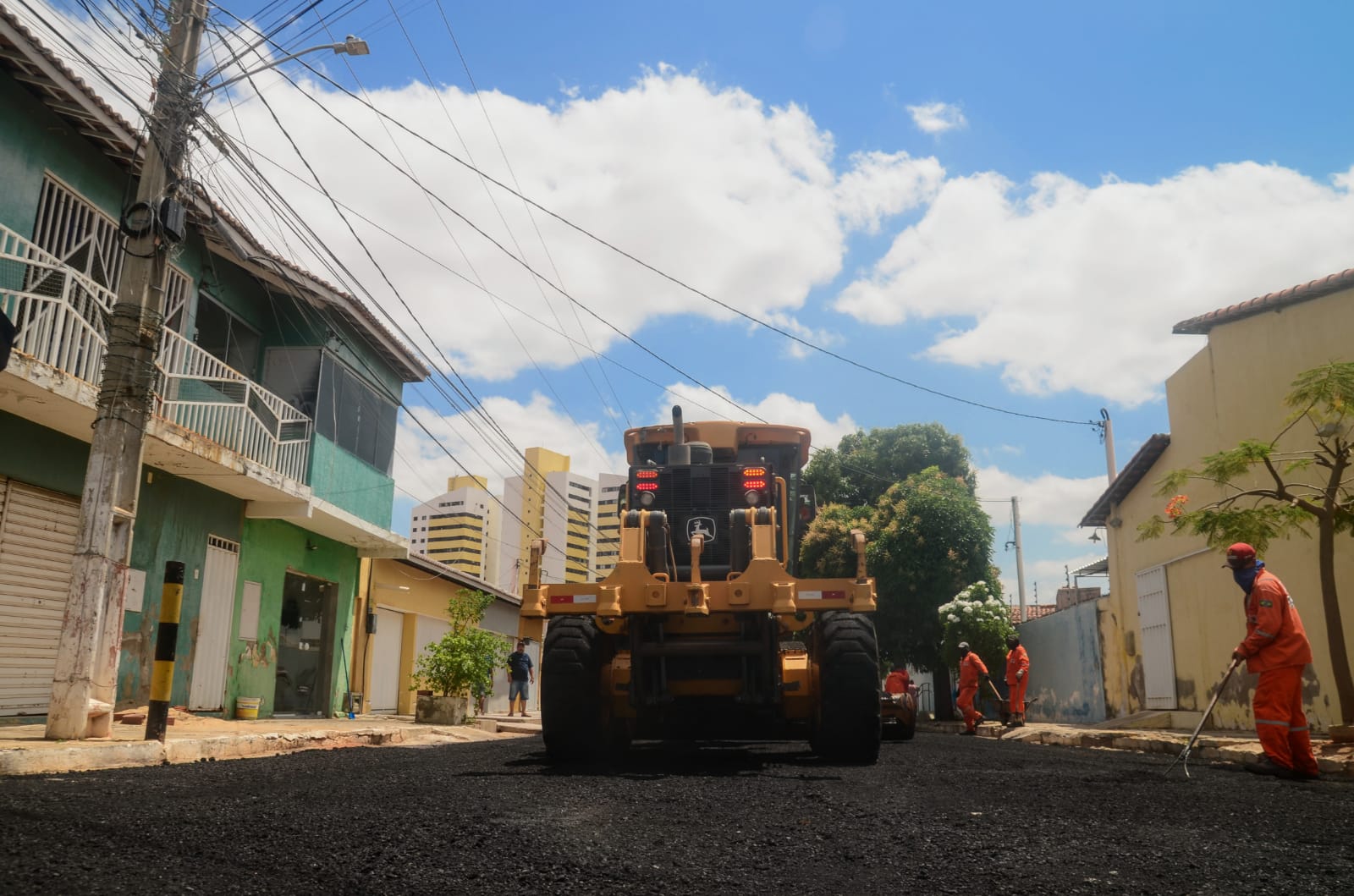 “Mossoró Realiza” – Moradores da rua Adolfo Rodrigues comemoram a chegada do asfalto no bairro