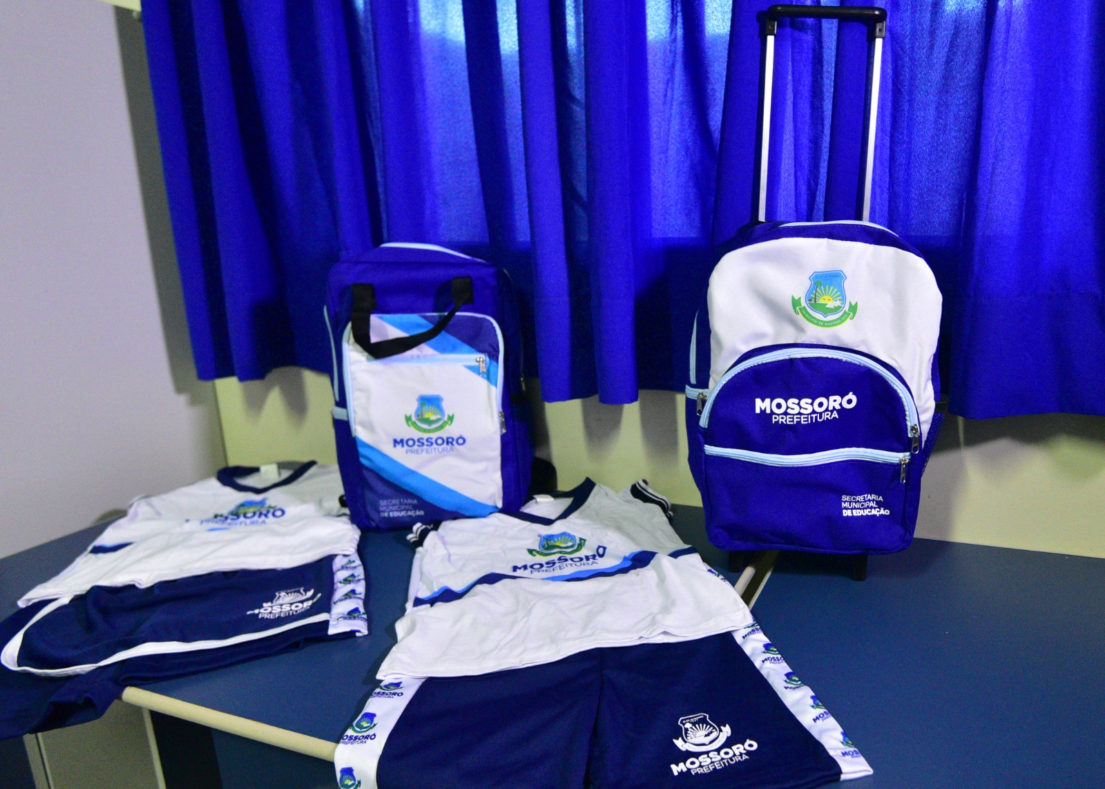 Unidades de Educação Infantil recebem kits de fardamento e mochilas