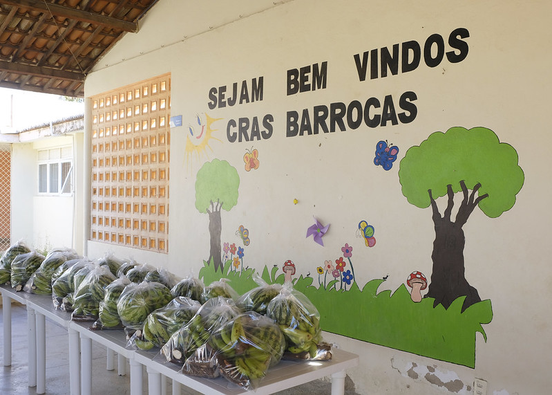 Famílias assistidas pelos CRASs recebem kits da agricultura familiar