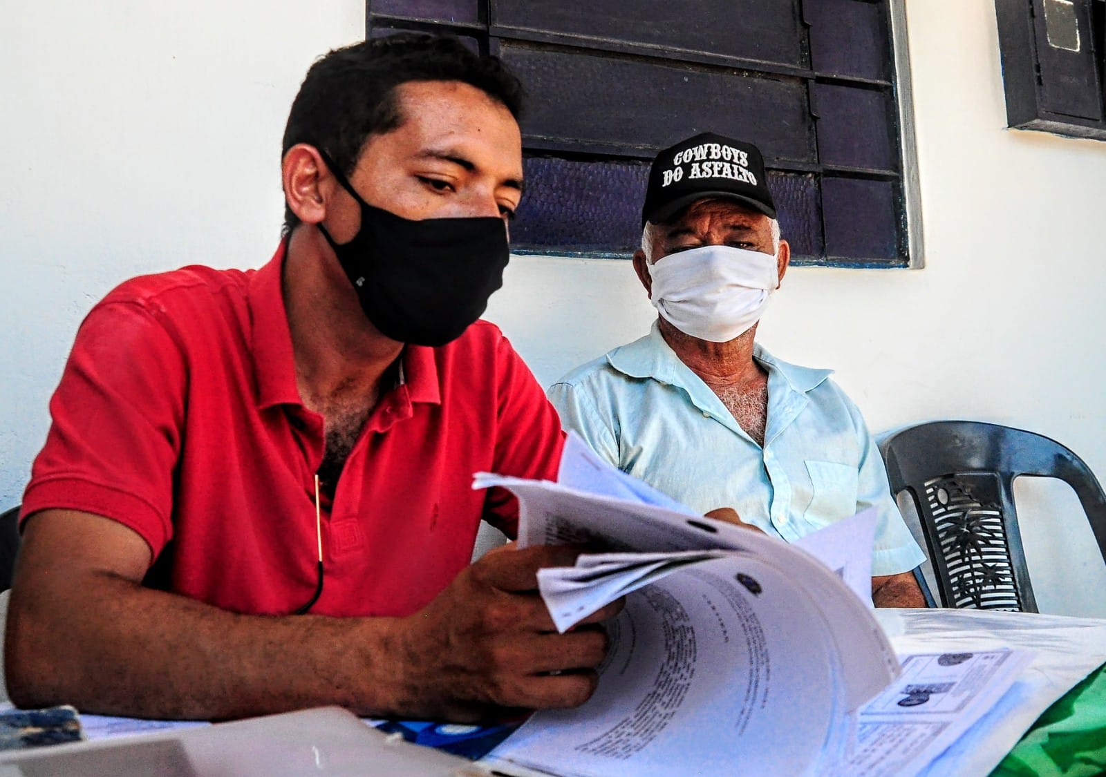 Agricultores familiares entregam documentação para renovação da DAP