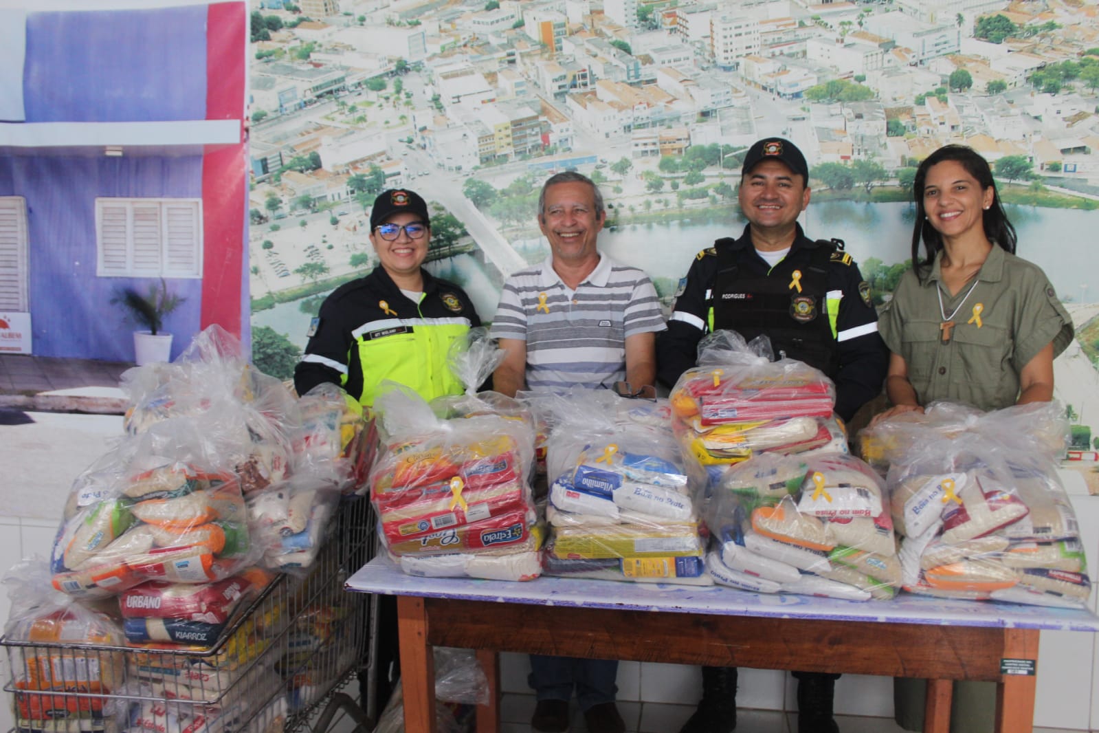 Alimentos arrecadados no passeio ciclístico “Maio Amarelo” são entregues a instituições do município