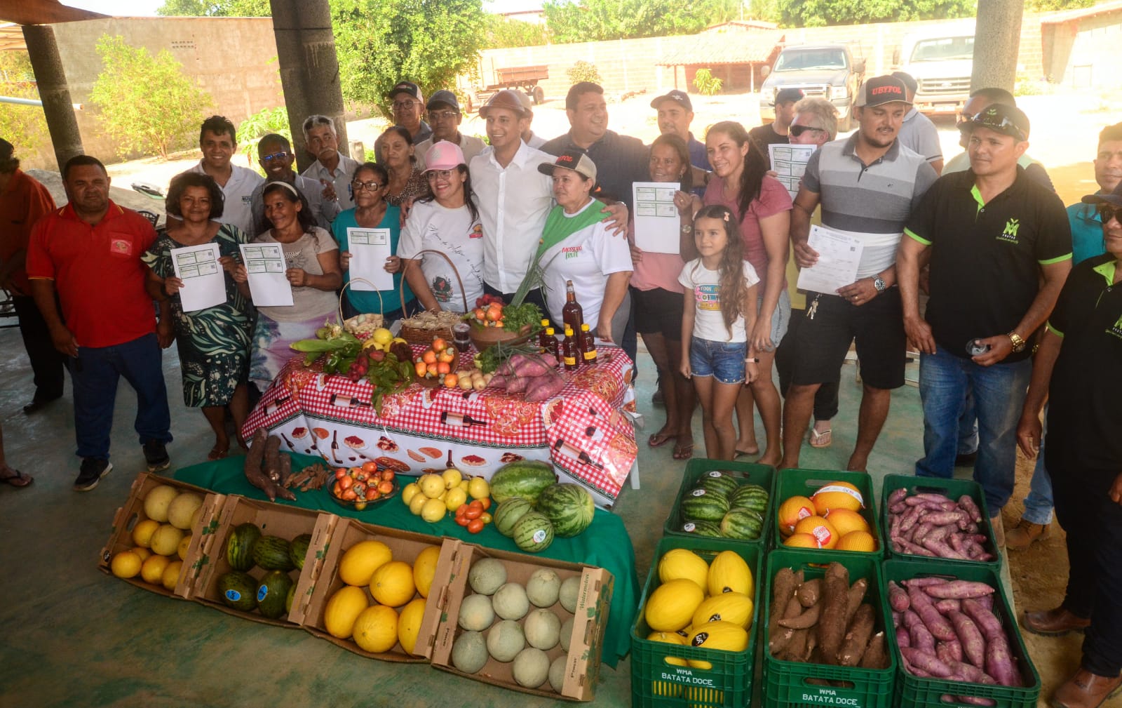Prefeitura realiza entrega de CAFs a agricultores do polo Maísa