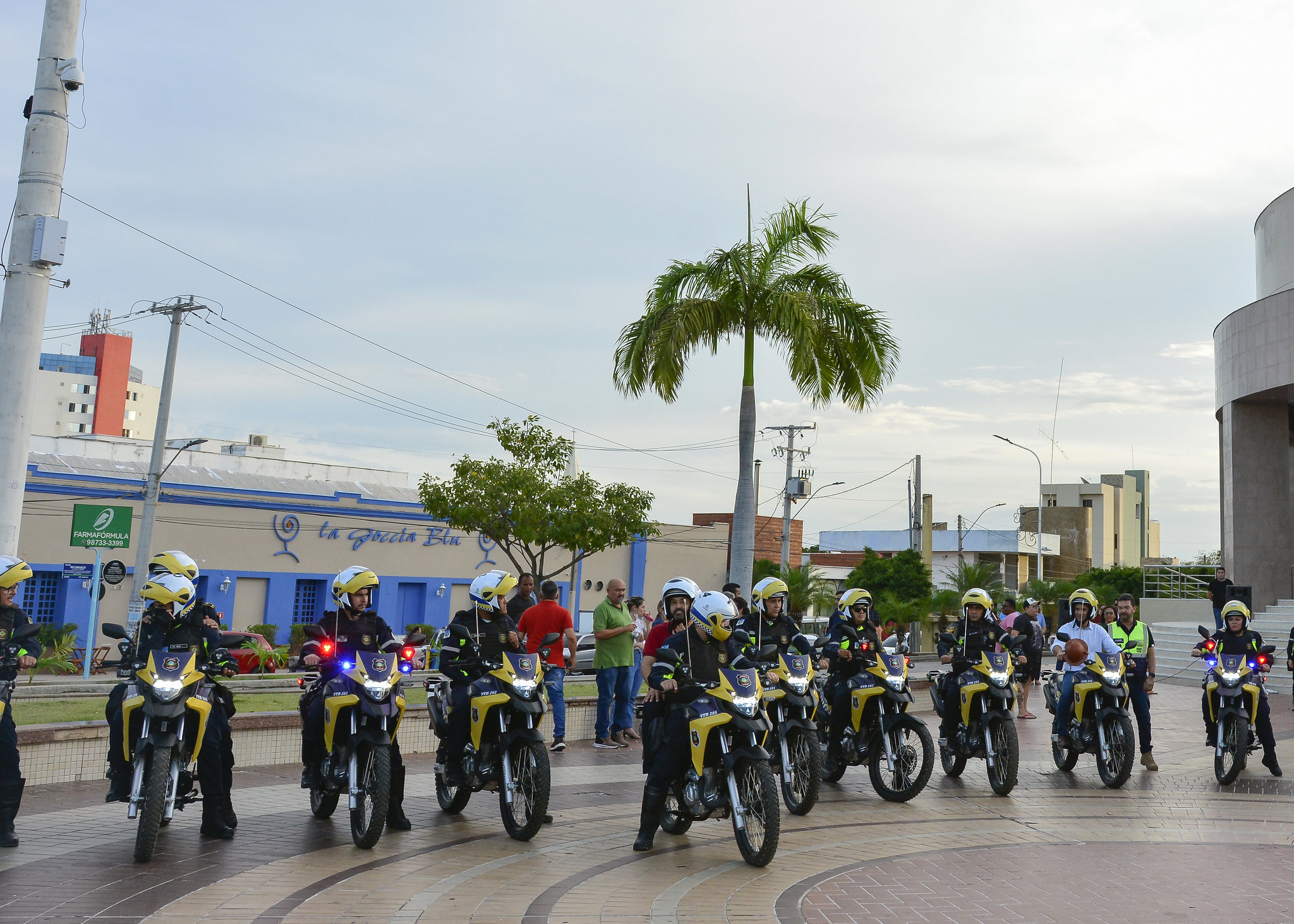 Prefeitura entrega 16 motocicletas à Guarda Civil e agentes de trânsito
