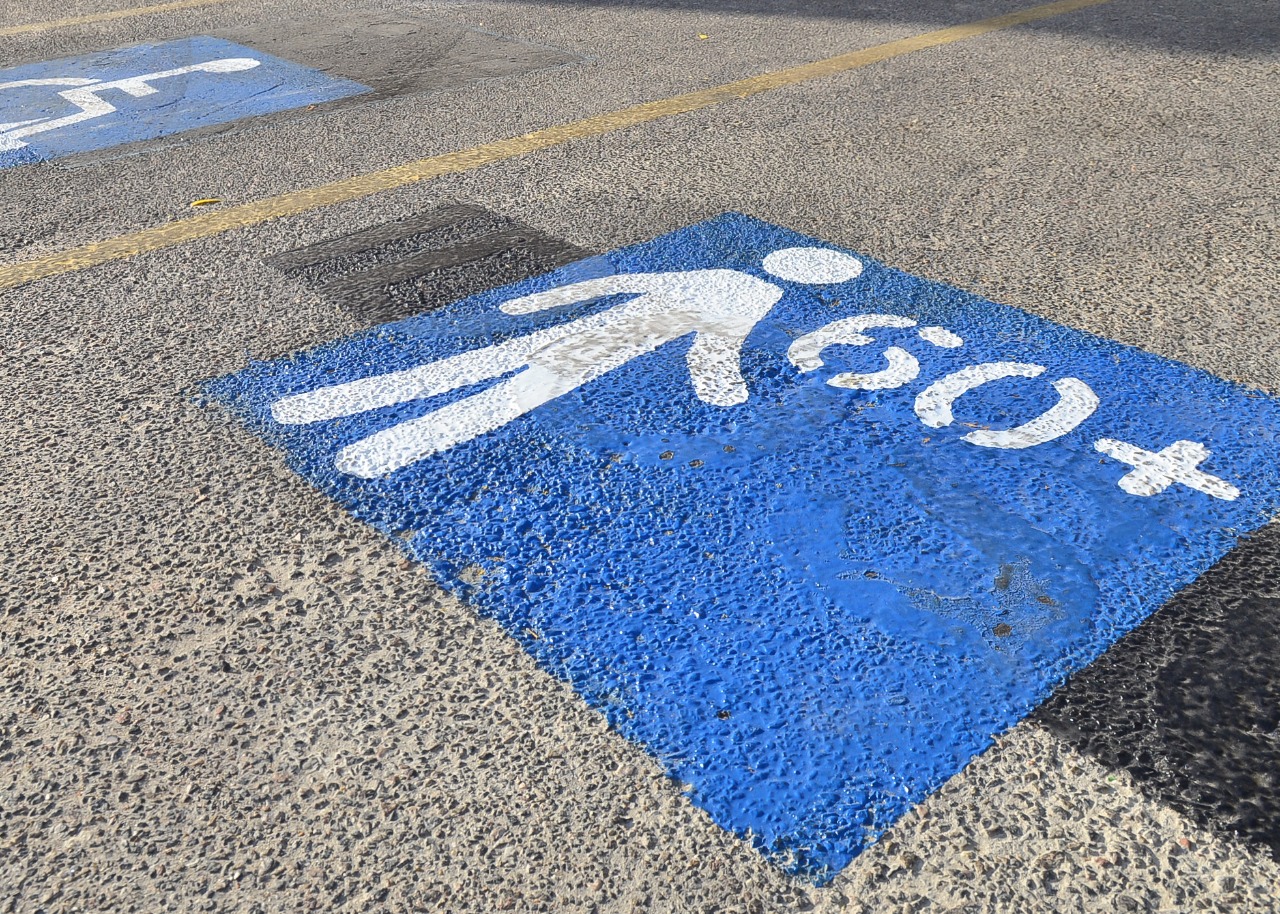 Prefeitura de Mossoró amplia em 80% o número de vagas de estacionamento para idosos no Centro