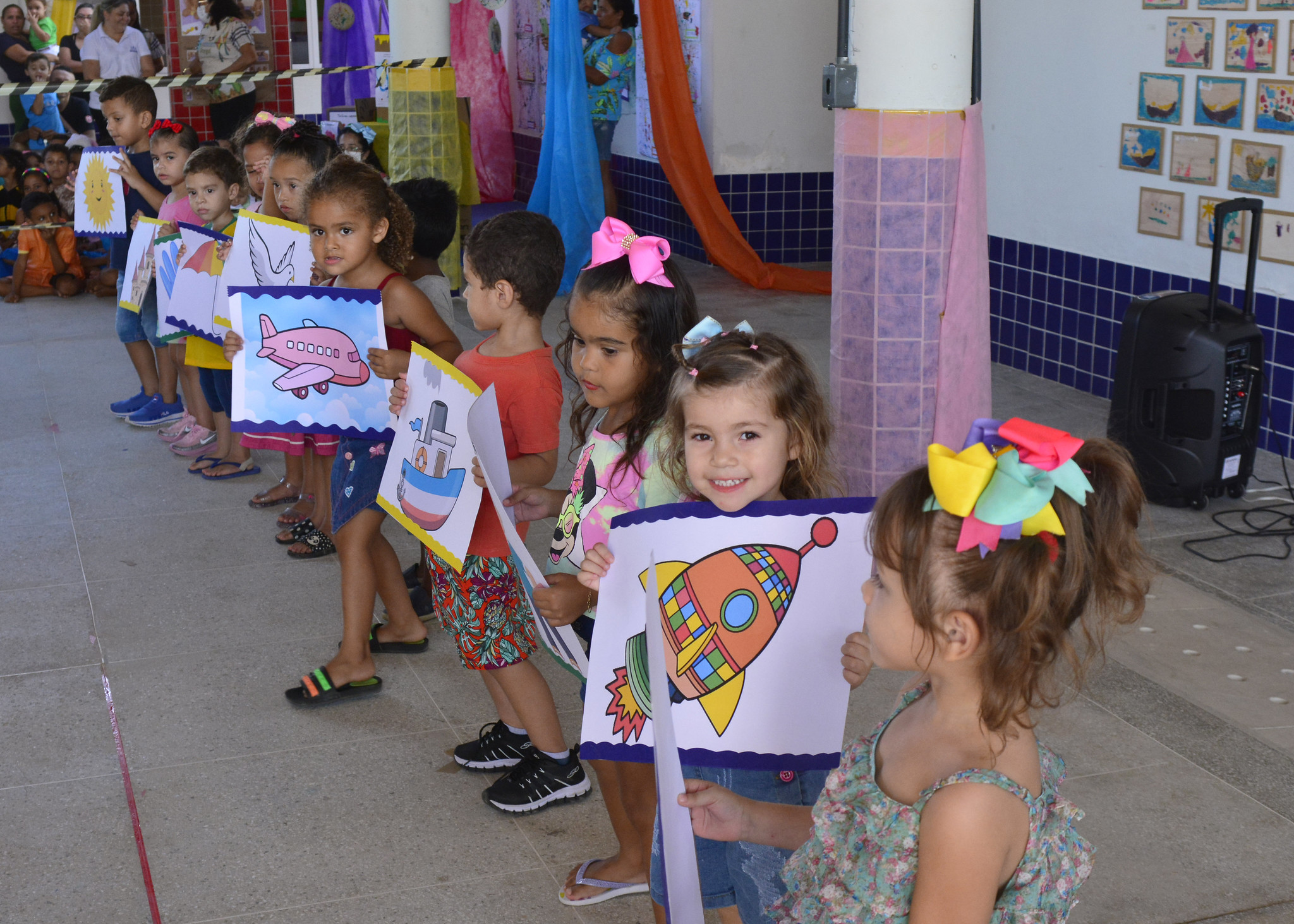 Crianças encantam comunidade escolar com apresentações na I Semana de Arte e Cultura