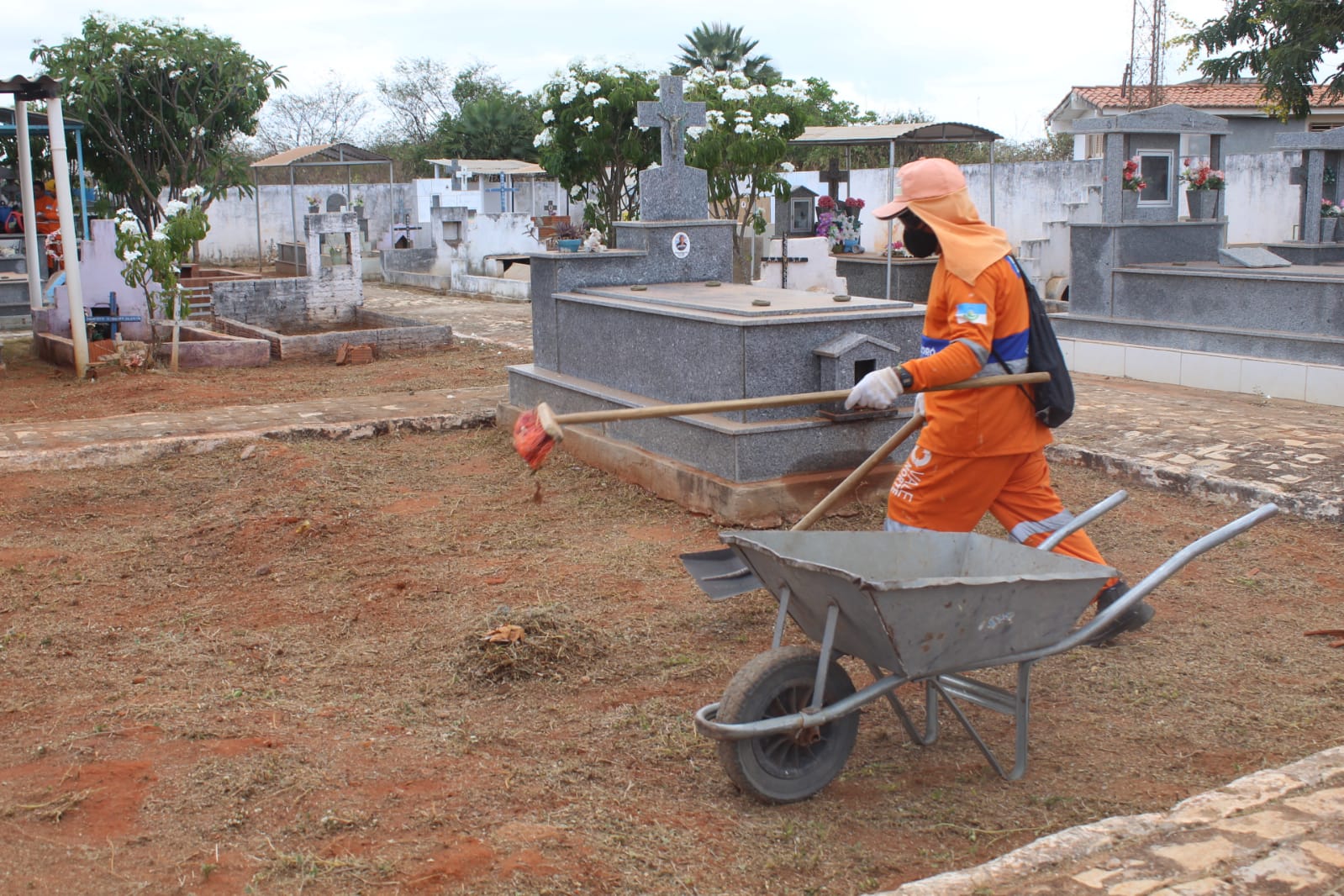 Dia de Finados: Cemitérios públicos da zona rural recebem mutirões de limpeza