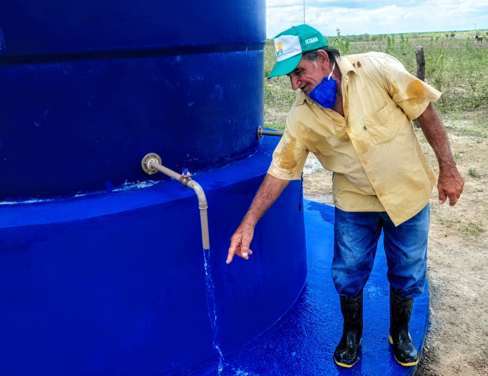 Prefeitura entrega dessalinizador na comunidade Lagoa do Xavier