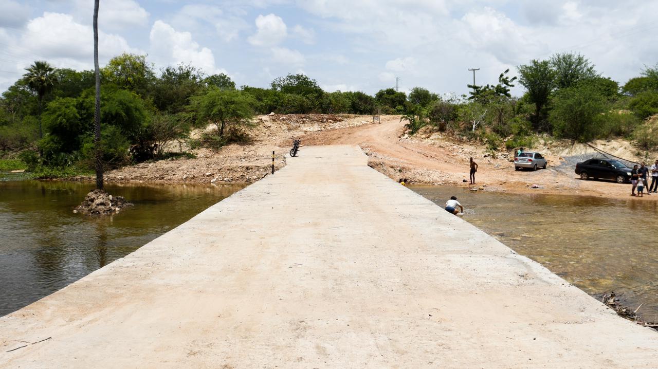 Prefeitura entrega obra da passagem molhada de Melancias e recuperação de estradas na zona rural