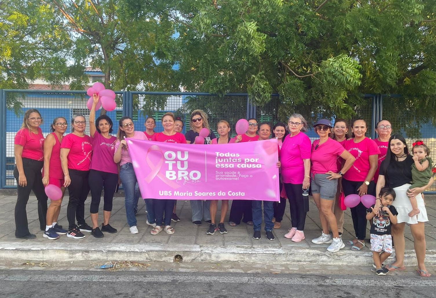 "Outubro Rosa": Saúde realiza caminhada pelas ruas do bairro Alto de São Manoel