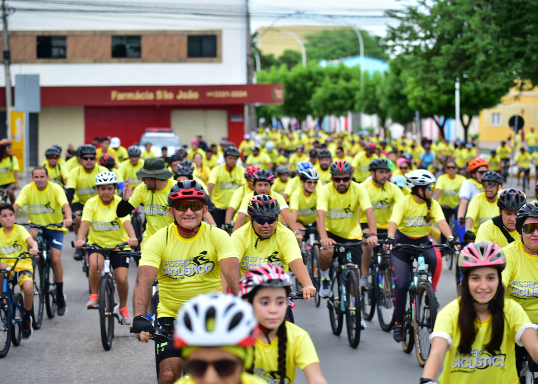 Prefeitura realiza passeio ciclístico abrindo campanha de conscientização ao trânsito seguro