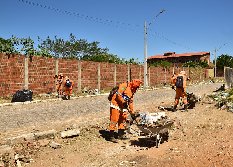 Prefeitura de Mossoró chega com ações do programa “Mossoró Limpa” ao bairro Belo Horizonte