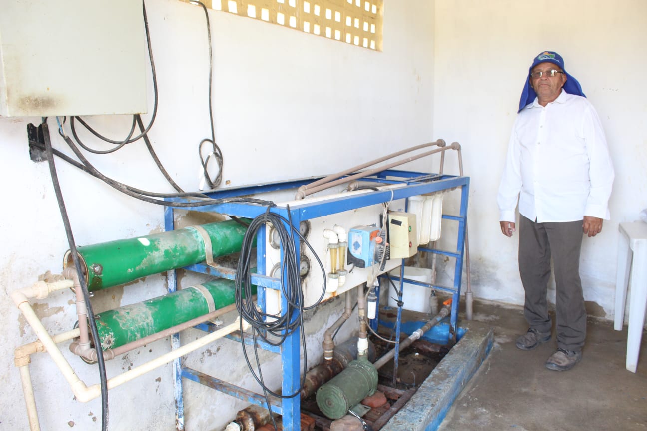 Moradores do Assentamento Oziel Alves comemoram manutenção de dessalinizador